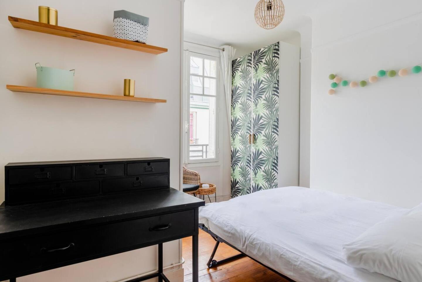Eiffel Tower Saint Apartment