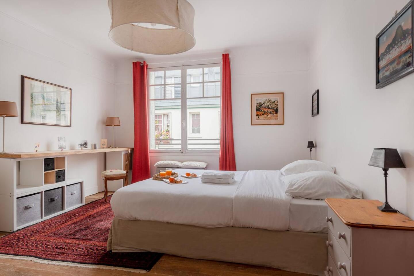 Eiffel Tower Saint Apartment